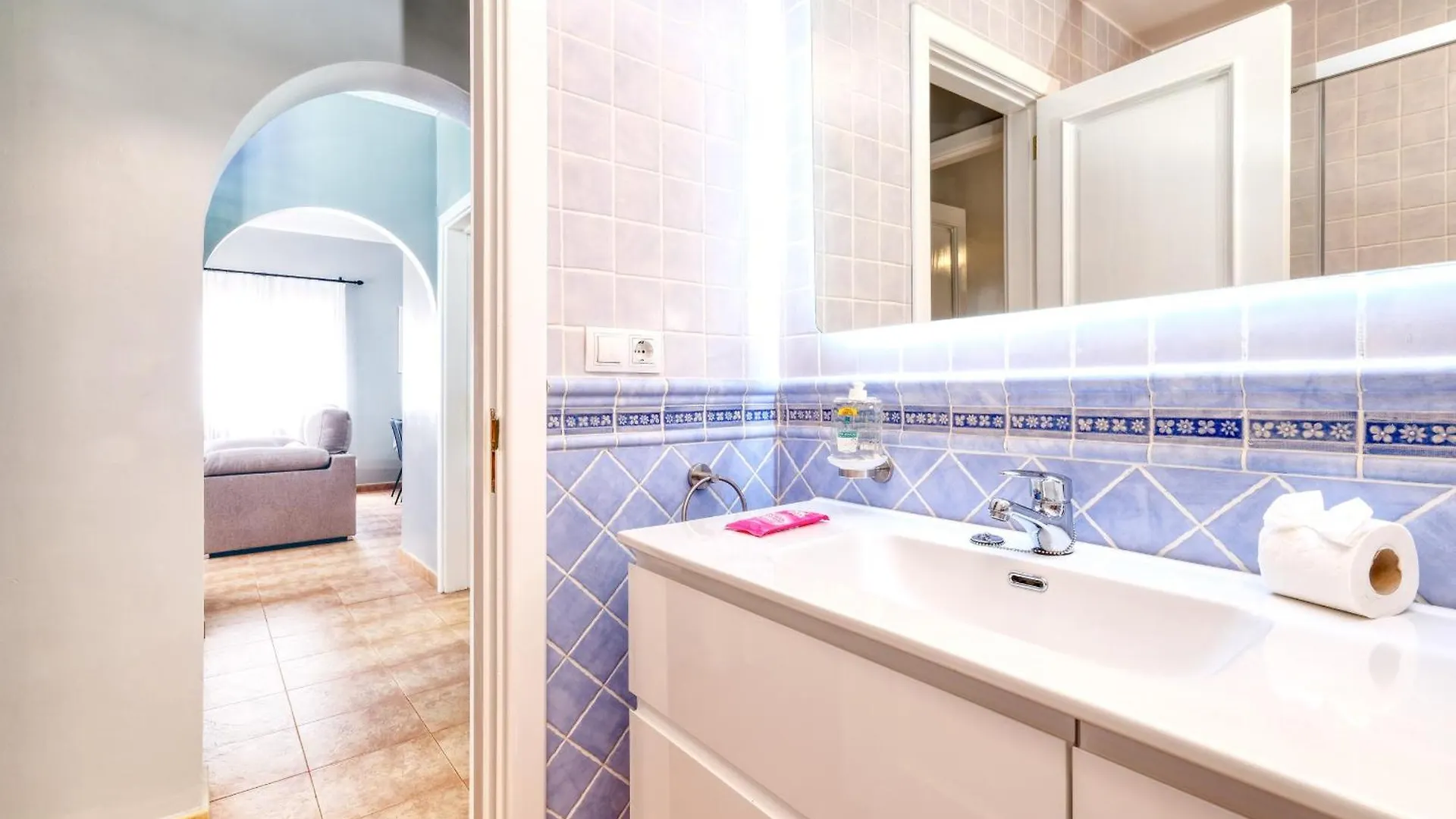 Villa Rosa-Private Pool, Quiet Area Arrecife  Spain