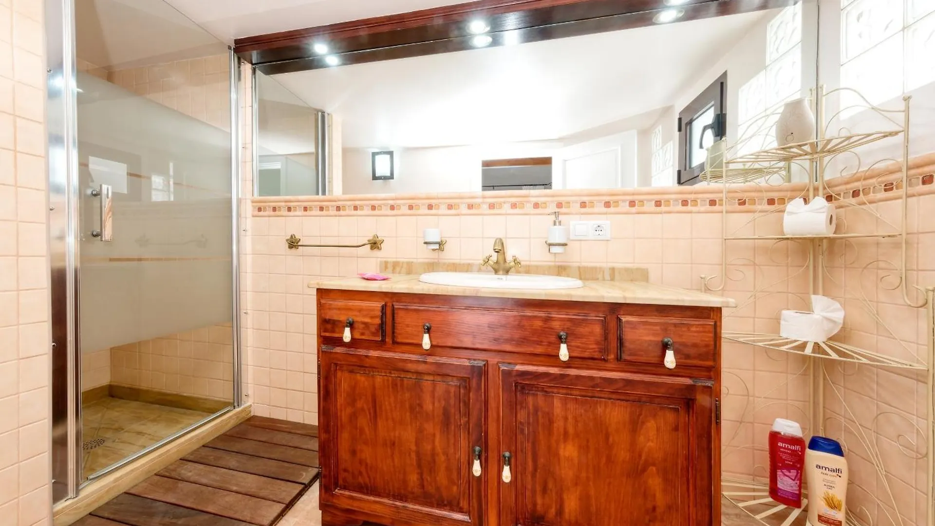 Villa Rosa-Private Pool, Quiet Area Arrecife  Spain