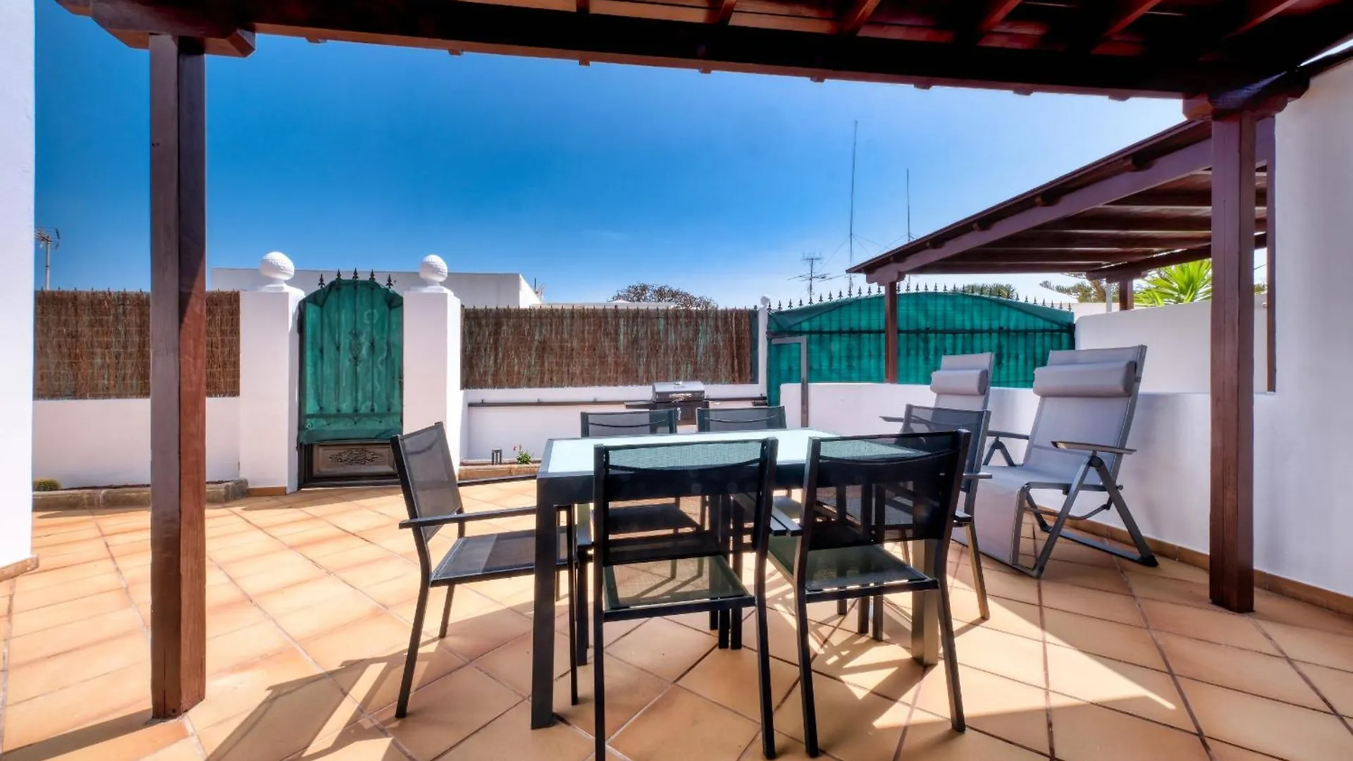 Villa Rosa-Private Pool, Quiet Area Arrecife  Spain